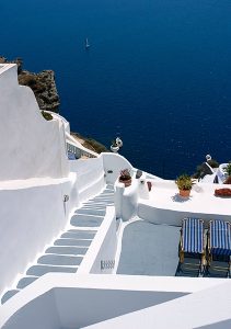 Плавный спуск к морю.