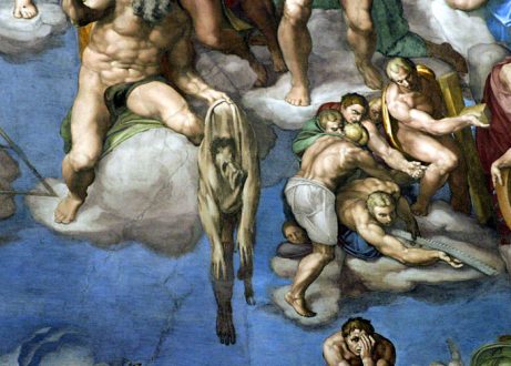 Фрагмент картины Микеланджело "Страшный суд". В центре святой мученик Бартоломео держит кожу с лицом-автопортретом самого Микеланджело. Сикстинская капелла Ватикана.