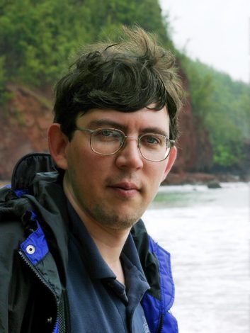 Илья на берегу залива Hana Bay.