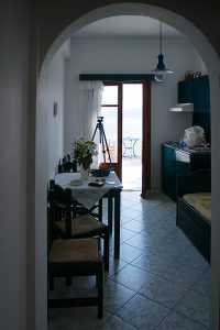 Кухня и вход на террасу из апартамента.