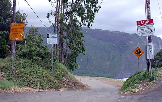 Очень крутая и опасная дорога с уклоном в 25%! Только для джипов. Waipi'o Valley.