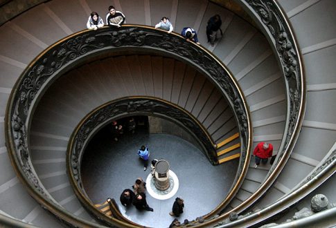 Лестница-двойная спираль. Одна ведет только вверх, другая - только вниз. Ватиканские музеи.