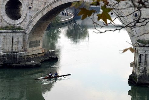 Двое плывут, четверо идут...