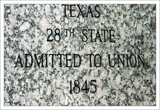 Табличка на Алее флагов, посвященная Техасу.