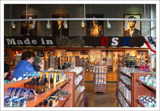 Магазин сувениров при горе Рашмор.