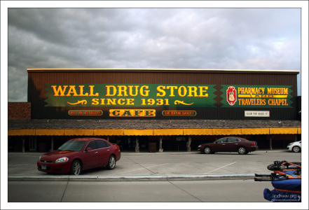 Универмаг в городке Wall, Южная Дакота.