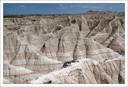 Следы многочисленных слоев осадочных пород.