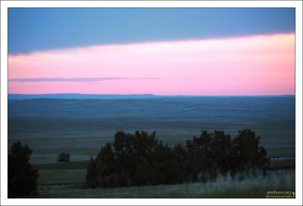 Полоска закатного неба над Бэдлендс.