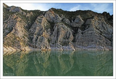 Берега водохранилища Buffalo Bill.