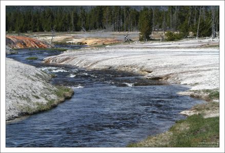 Огненная река (Firehole river).