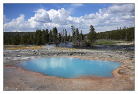 Black Opal Pool (Источник Черный Опал).