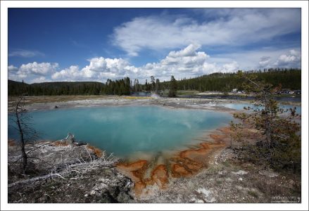 Black Diamond Pool (Источник Черный Бриллиант).