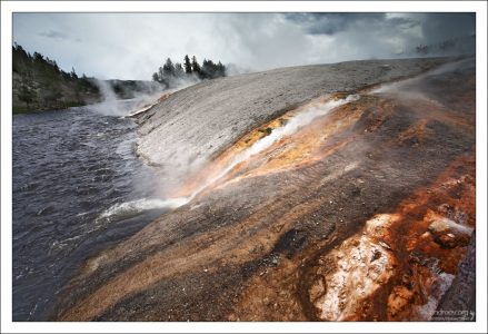Огненная река и гейзеровый бассейн Midway.