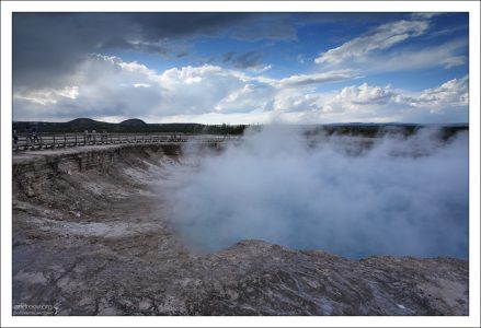 Дымящаяся яма Excelsior.