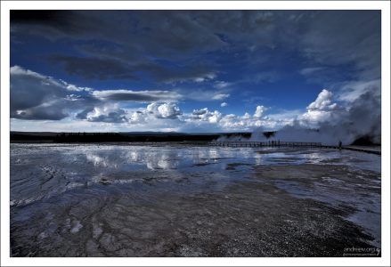 Активный пейзаж в окрестностях Большого Призматического источника.