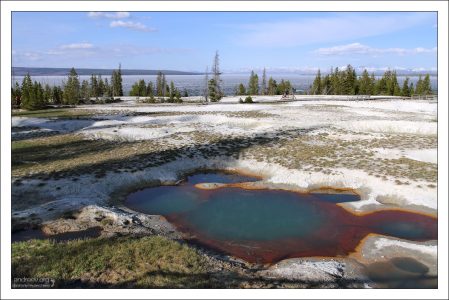 Гейзеровый бассейн West Thumb.