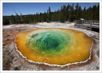 Изюминка Йеллоустоуна - горячий источник "Утренняя звезда".