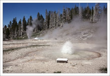 Тройной гейзер - West triplet geyser.