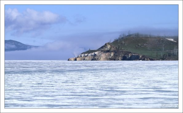 На озере Йеллоустоун начался ледоход.