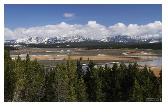 В центре долины Hayden.