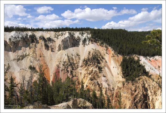 Северный склон Большого Йеллоустоуновского каньона.