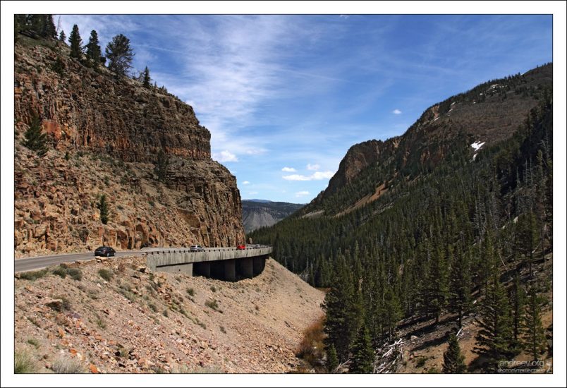 Дорога через каньон Золотые ворота (Golden Gate Canyon).