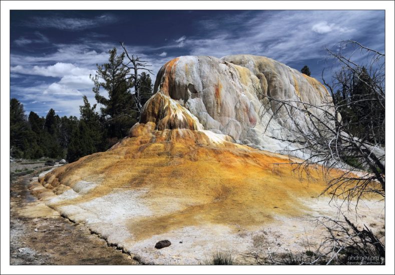 Травертиновая гора Orange Spring Mound.