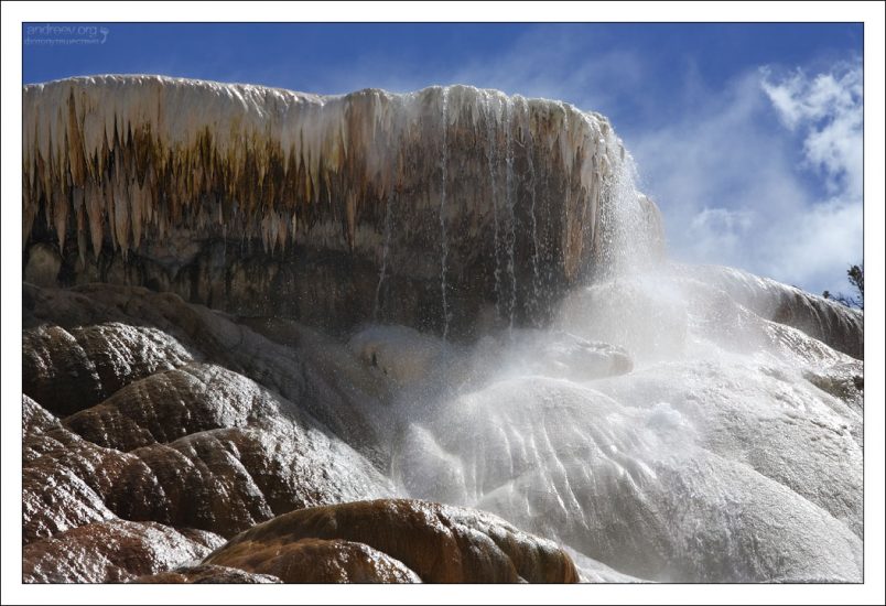 Дымящиеся горячие сосульки.