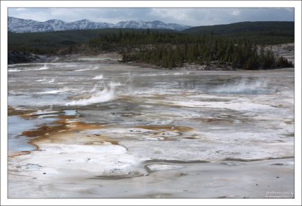 Гейзеровый бассейн Норриса назван в честь одного из первых рейнджеров парка.