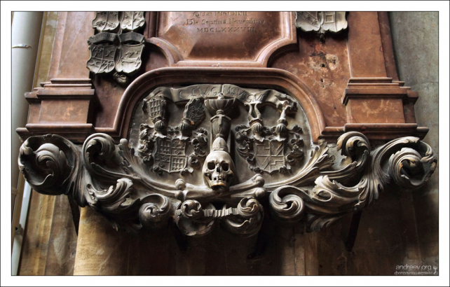 Раньше вокруг собора Св. Стефана было кладбище.