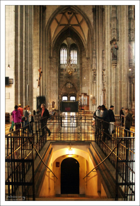 Вход в катакомбы под собором Св. Стефана.