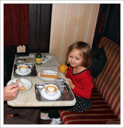 Перекус в кафе Hawelka.