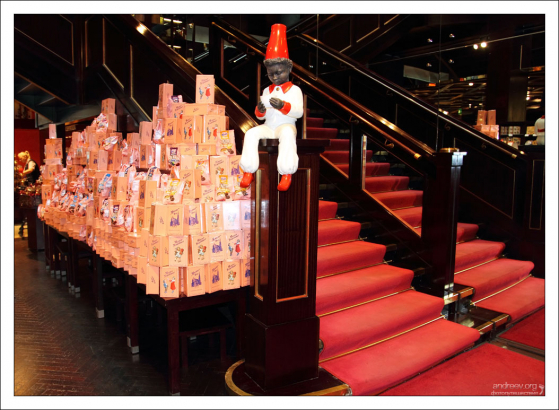 Мавританский мальчик в турецкой феске - символ магазина Майнля.