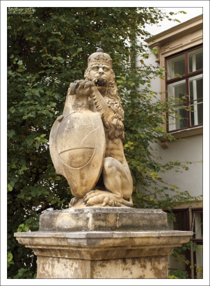 Статуя льва во внутреннем дворе Хофбурга (The Royal Lion Statue).