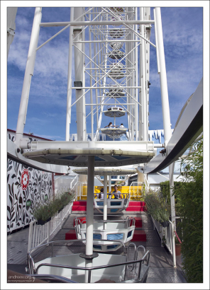 Современно колесо обозрения Blumenrad (“Цветочное колесо”).