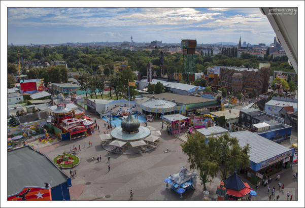 Качели-карусели парка Prater.