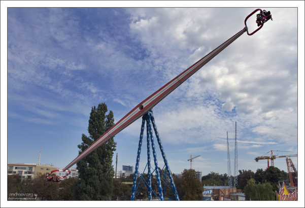 Качели-страшилка Turbo Boost.