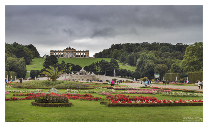 Глориетта в парке перед дворцом Шёнбрунн.