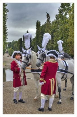 Конюхи перед костюмированной вечеринкой во дворце Шёнбрунн.