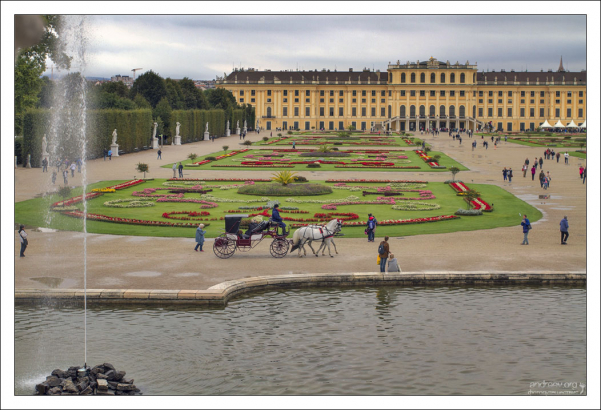 Шёнбрунн - основная летняя резиденция австрийских императоров династии Габсбургов.
