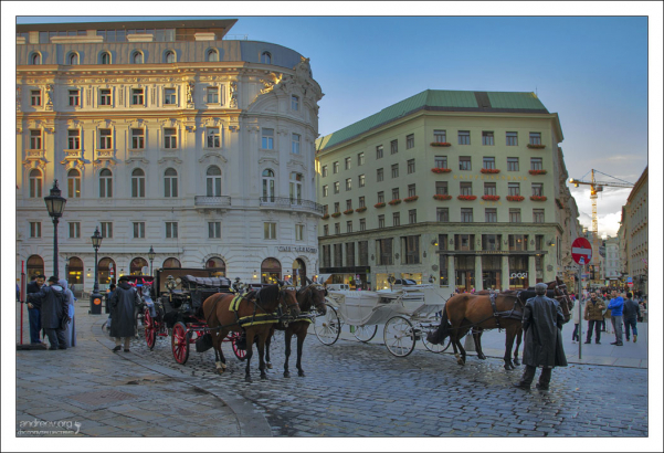 Фиакры в ожидании вечерних прохожих.
