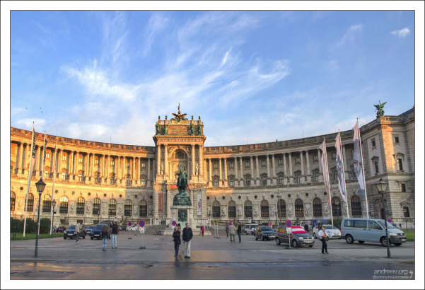 Центральное крыло дворца Хофбург.