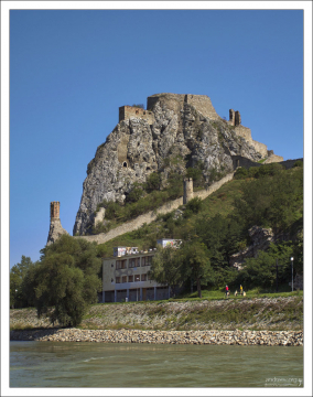 Девин Град.