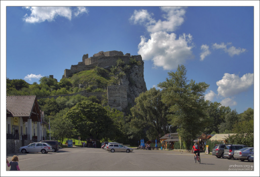 Парковка у Девина Града.