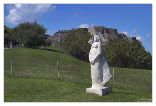 Статуя «Слованки», созданная скульптором Людимилой Цвенгрошовой.