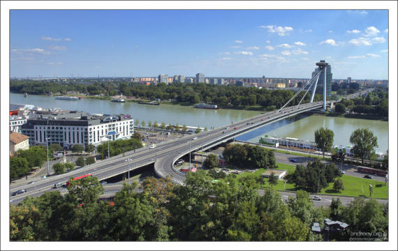 Мост СНП (словацк. Most SNP, ранее Новый мост) — мост через реку Дунай в Братиславе.