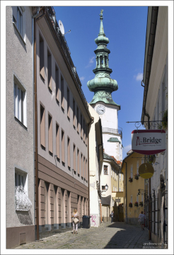 Улица, ведущая к Михайловским воротам.