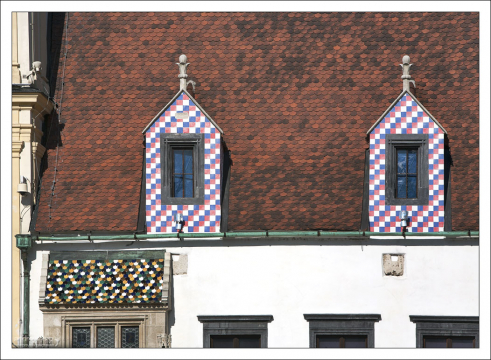 Мансардные окна на Главной площади Братиславы.