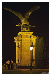 Статуя турула - птицы, часто упоминаемой в в венгерской мифологии.