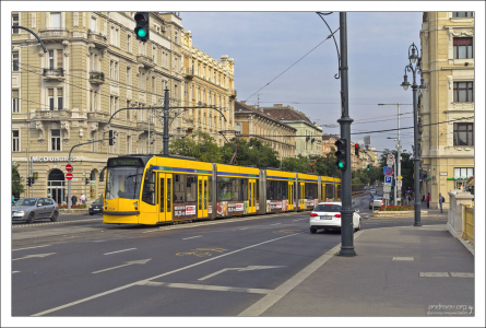 Современный трамвай.